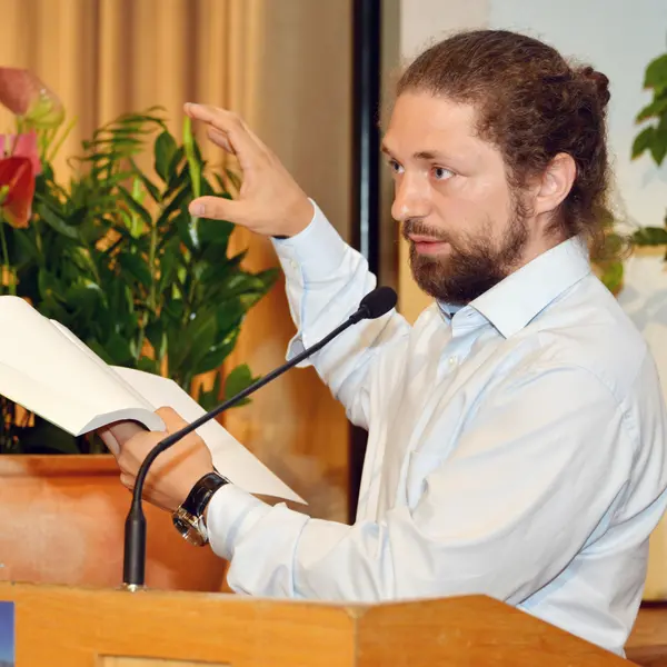 Sprachwissenschaftler Andy Stauder stellt das Sexnter Dialektwörterbuch vor